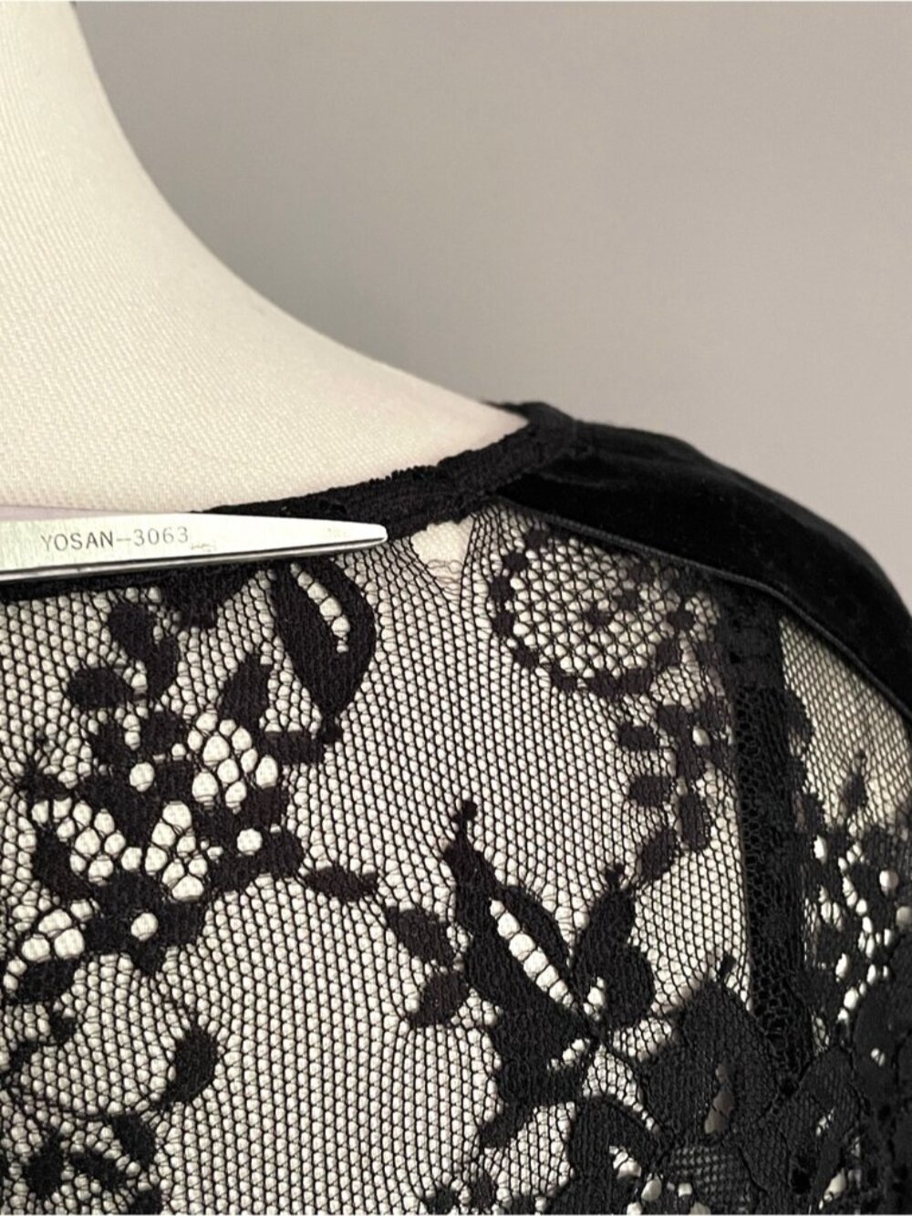 Alberto Makali Black Sheer Lace Velvet Trim Lantern Sleeve Top - Medium - Picture 12 of 15